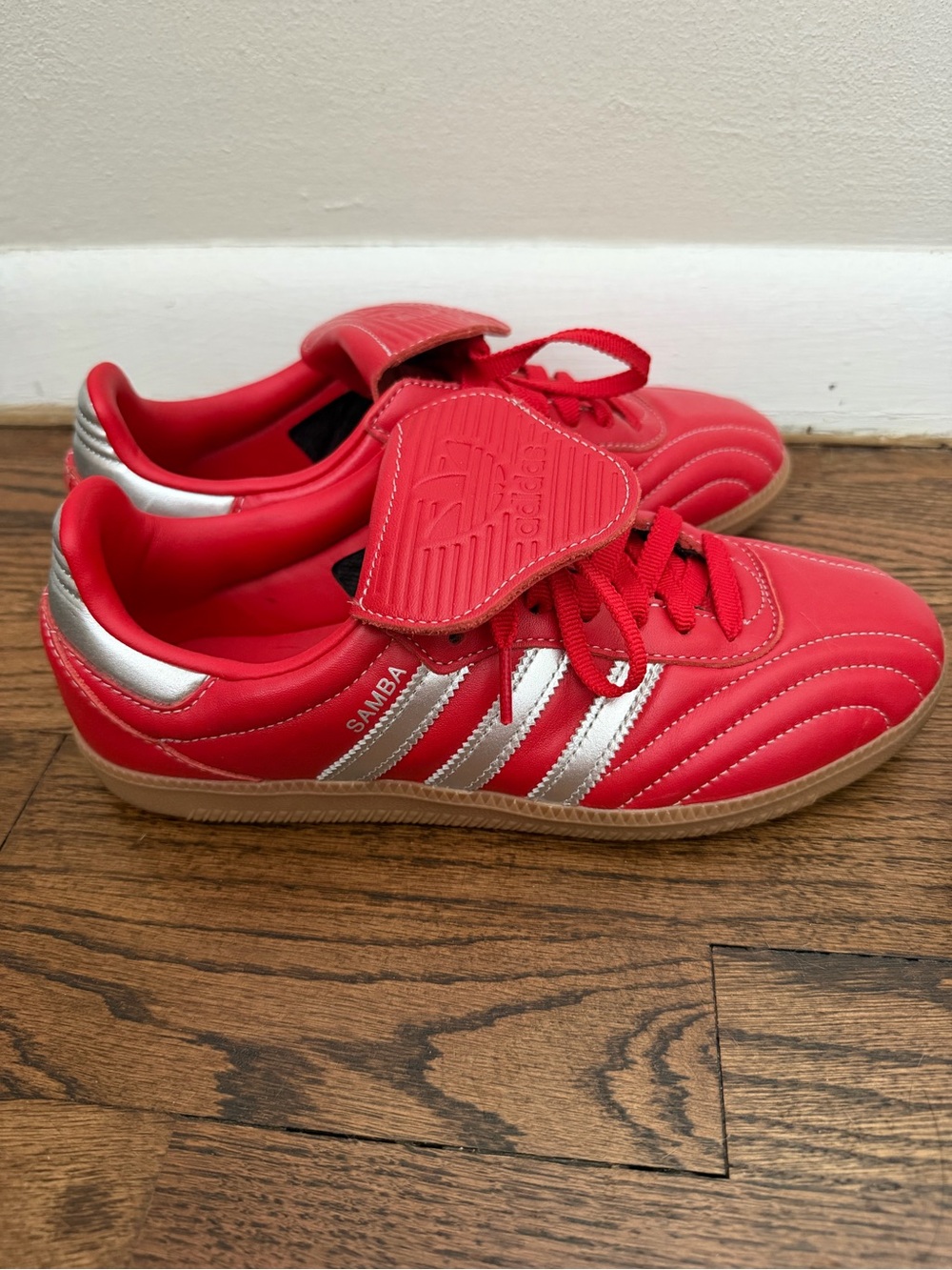 Women’s Adidas Samba Indoor Soccer Shoes - Red/Silver size 8 like new sneakers